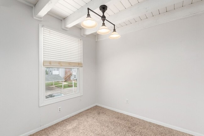 Building Photo - 2 Bed 2 Bath condo in great location!