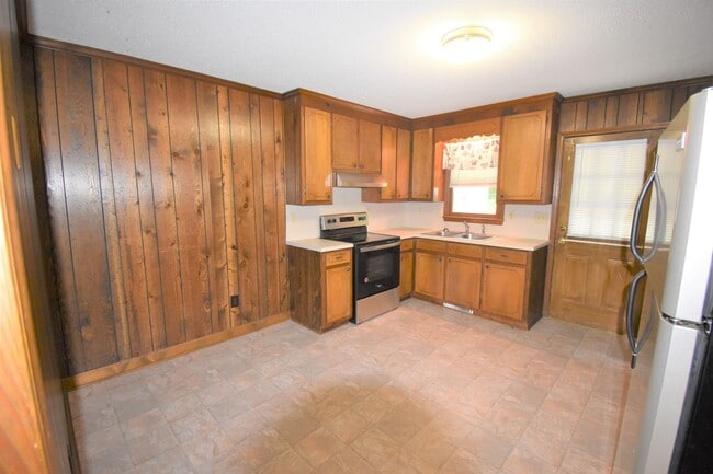 Building Photo - Lexington Duplex