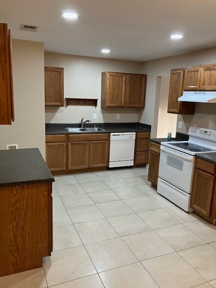 Building Photo - 1492 El Sereno Pl