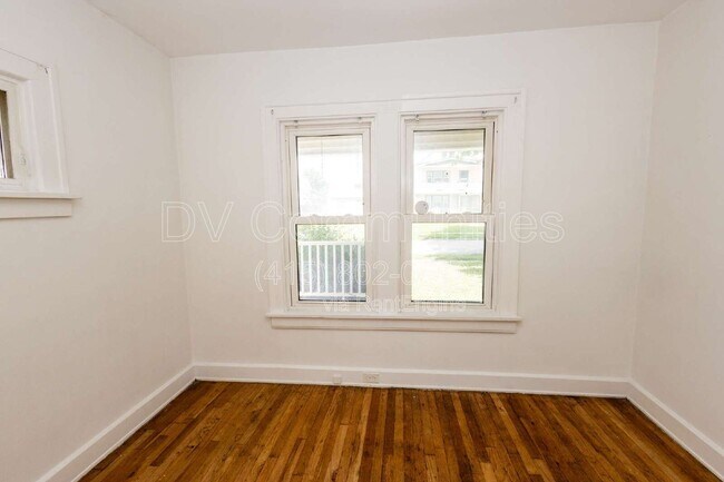Building Photo - 3849 W 135th St