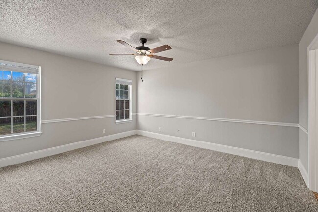 Building Photo - Beautiful 2/2 Near all of Lubbock's Amenit...