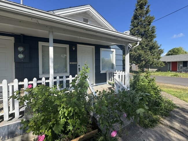Primary Photo - 2210 W 19th Ave