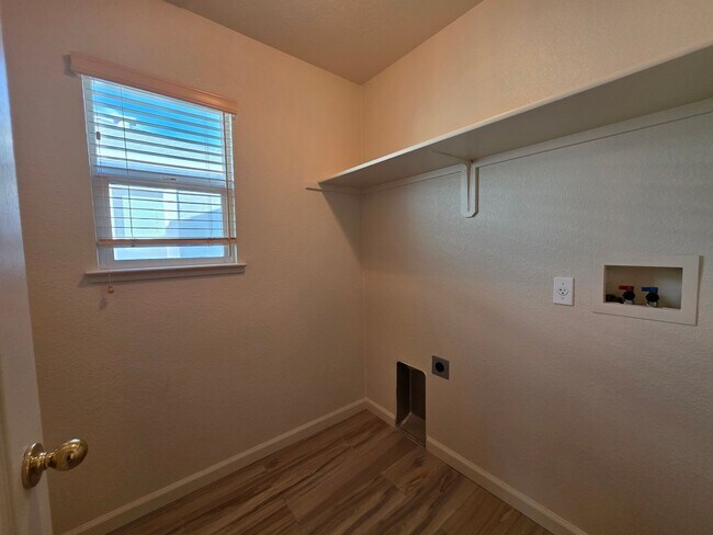 Building Photo - 4 bedroom in north Turlock!