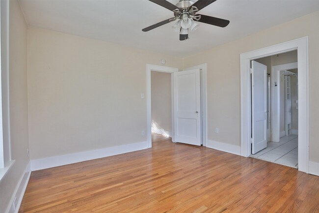 Building Photo - 607 Lakeview Dr