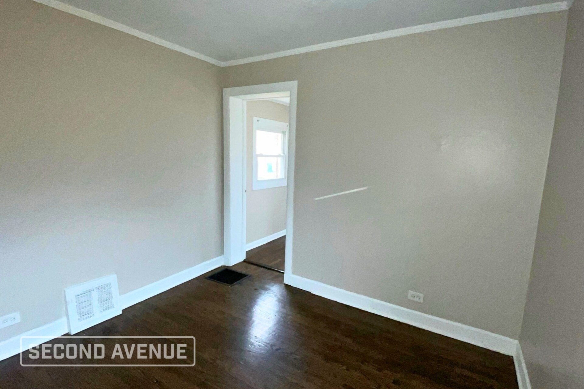 Building Photo - 10036 S Paxton Ave