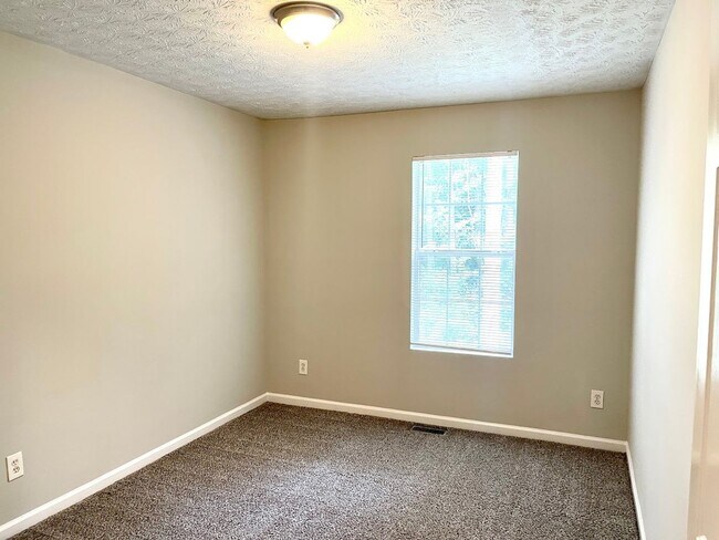 Building Photo - Welcome to this charming 3-bedroom, 2.5-bathroom townhouse located in the vibrant community of Li...