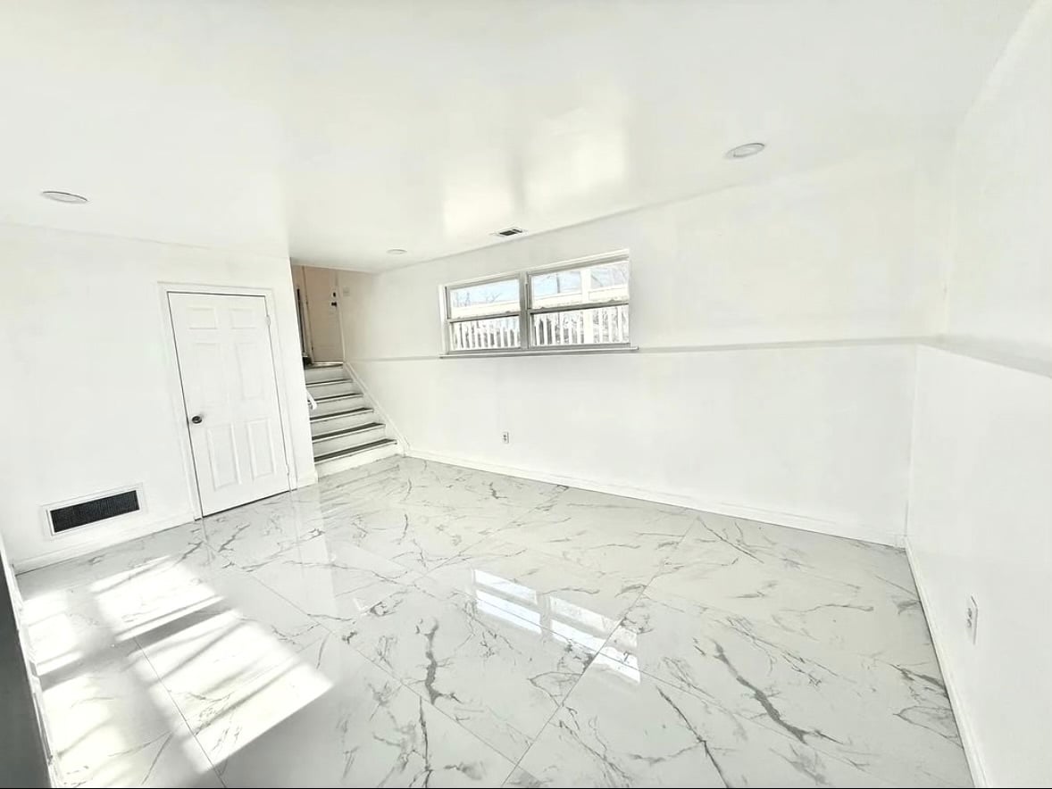 Building Photo - 6 Citadel Ct