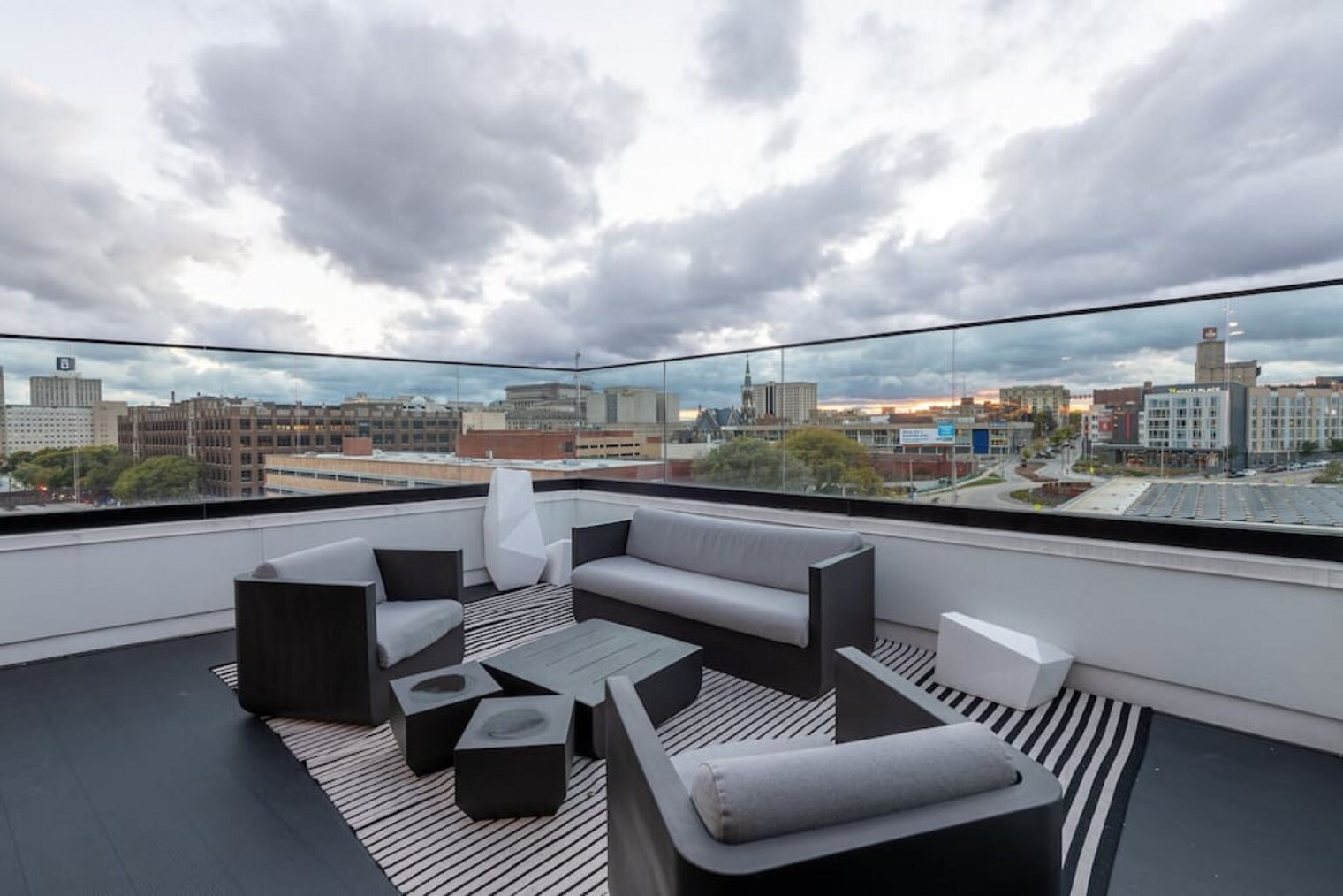 Building Photo - 550 W Juneau Ave