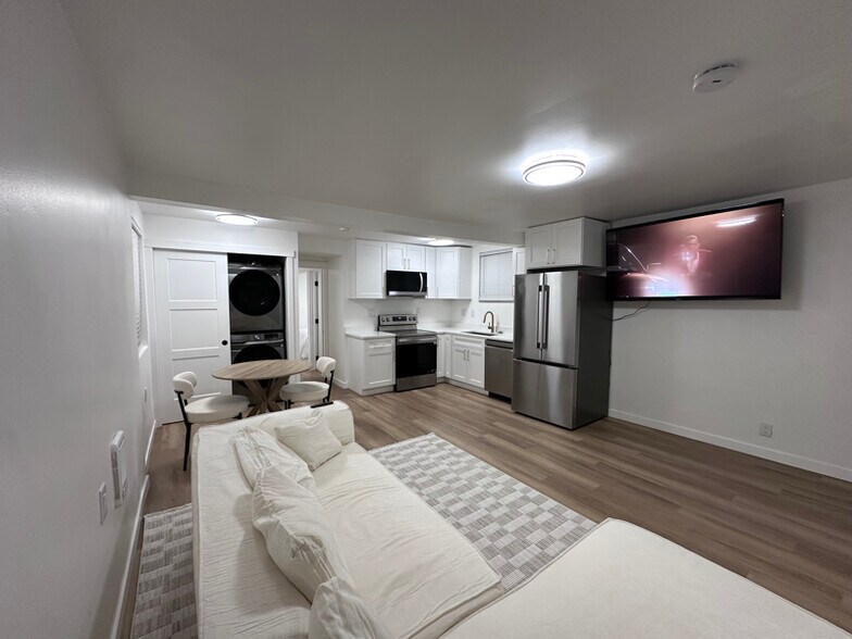 Primary Photo - 1747 NE 147th St