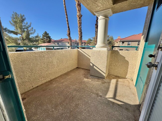 Building Photo - ADORABLE 2 BEDROOM 2 BATHROOM CONDO LOCATE...