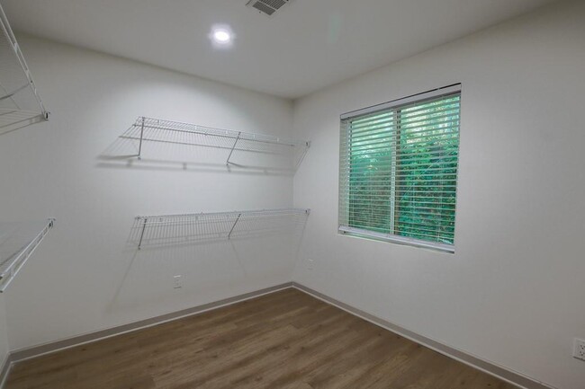 Building Photo - 70 Gardenia Dr NW