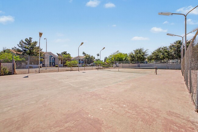 Building Photo - Remodeled 3BR End Unit Townhome in South Tempe | Private Yard + Covered Parking