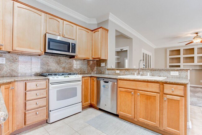 Building Photo - 809 Royal Birch Ln
