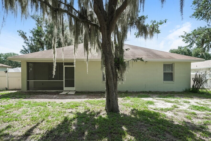 Building Photo - 6557 Shepherd Oaks Rd