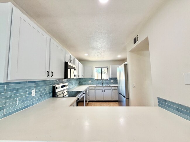 Building Photo - 112 Willow Lake Dr