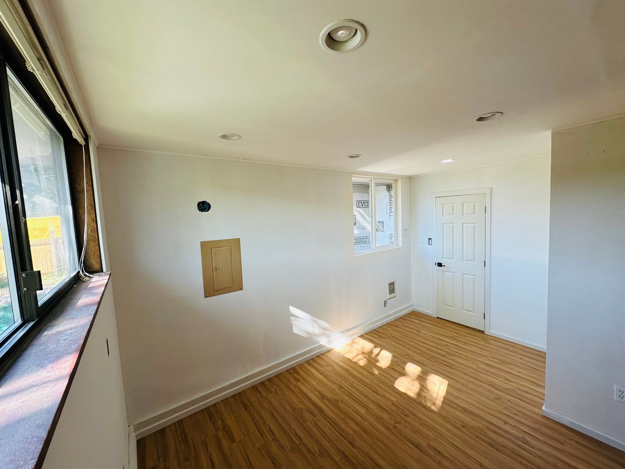 Building Photo - 5640 23rd Ave SW