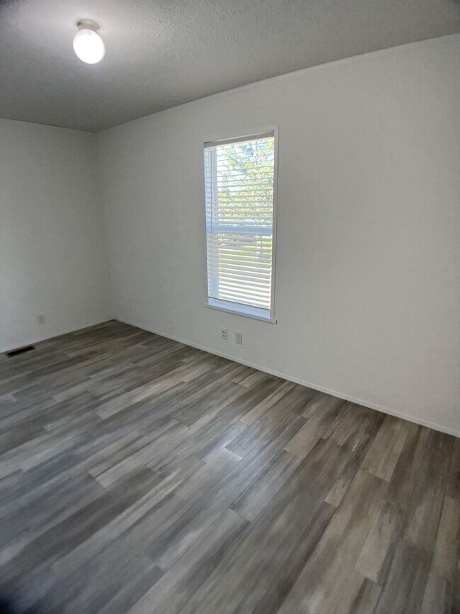 Building Photo - 12310 Geneva Way