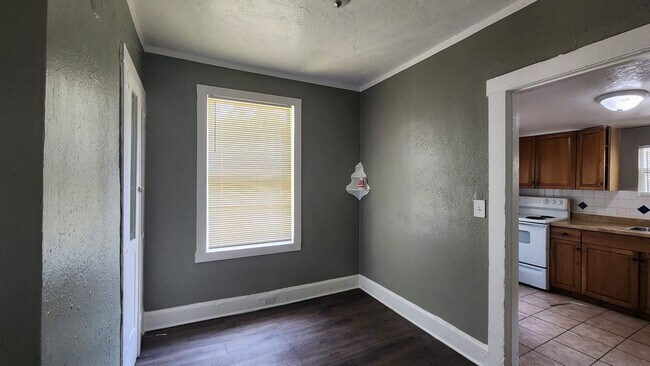 Building Photo - 2237 Auburn S, Unit A; St Petersburg, FL 3...