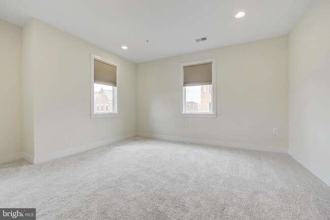 Building Photo - 620 McKenzie Ave