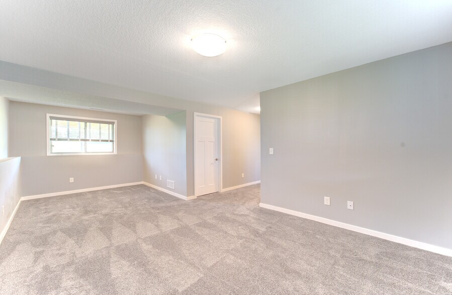 Building Photo - 3948 Orchardview Ln NW