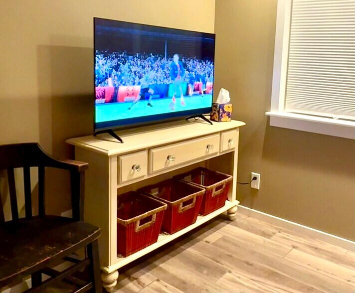 New Smart TV - 1507 San Jose St