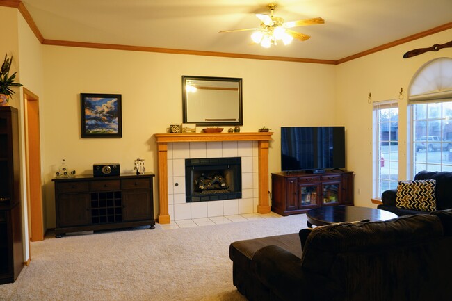 Building Photo - 417 Oakdale Dr