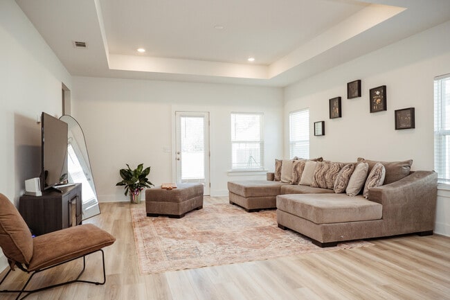 Building Photo - 231 Lyla Ln