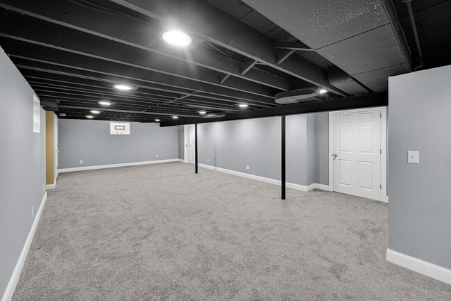 Building Photo - 303 N Harvey St