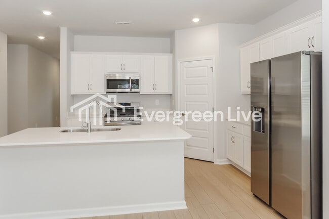 Building Photo - 14673 Mountain Strm Dr