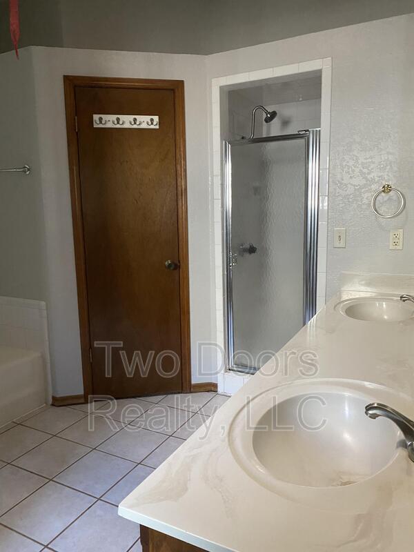 Building Photo - 541 NW 170th St