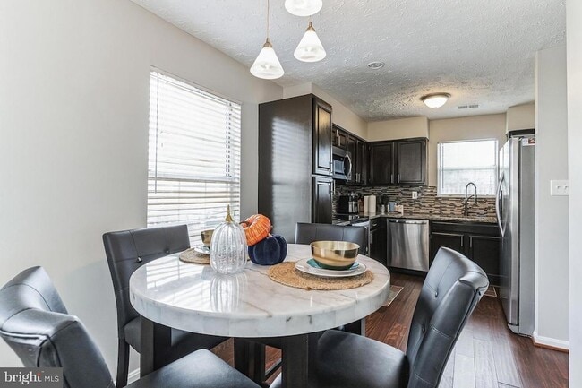 Building Photo - 6103 Red Squirrel Pl