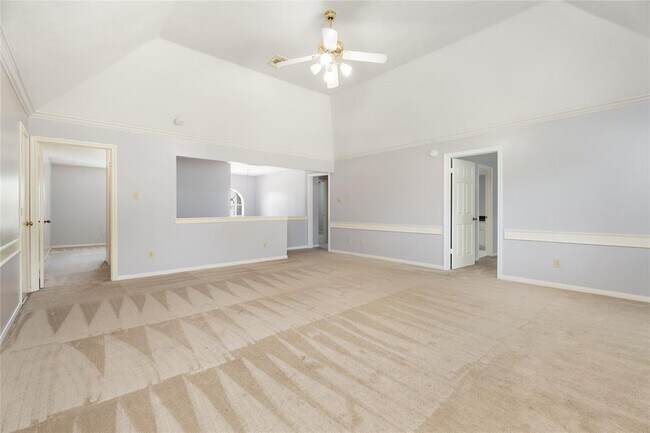 Building Photo - 15127 Greenleaf Ln