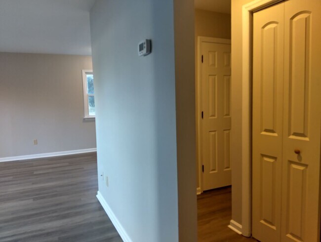 Building Photo - 7394 Bellehaven Dr