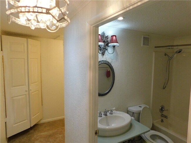 Building Photo - 485 7th Pl