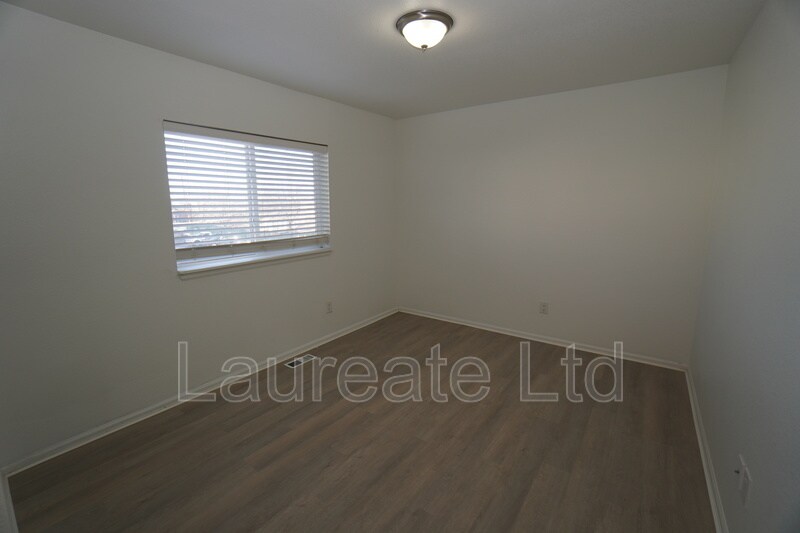 Building Photo - 2995 W Yale Ave