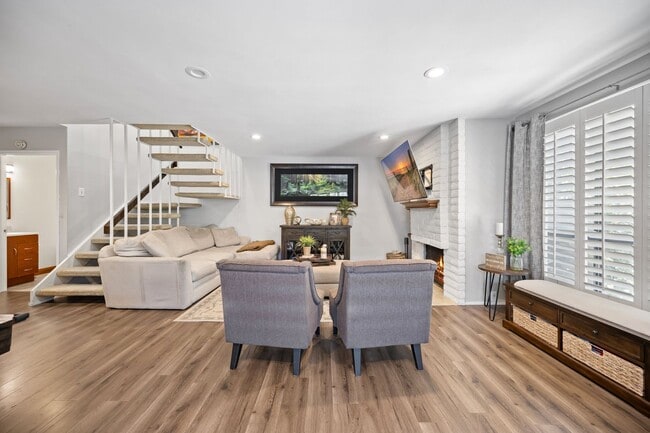 Building Photo - 3 bed 2 bath move-in ready unit.