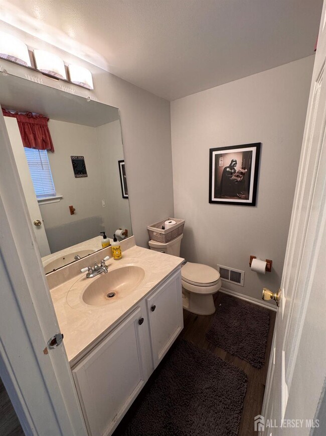 Building Photo - 337 Smithwold Rd