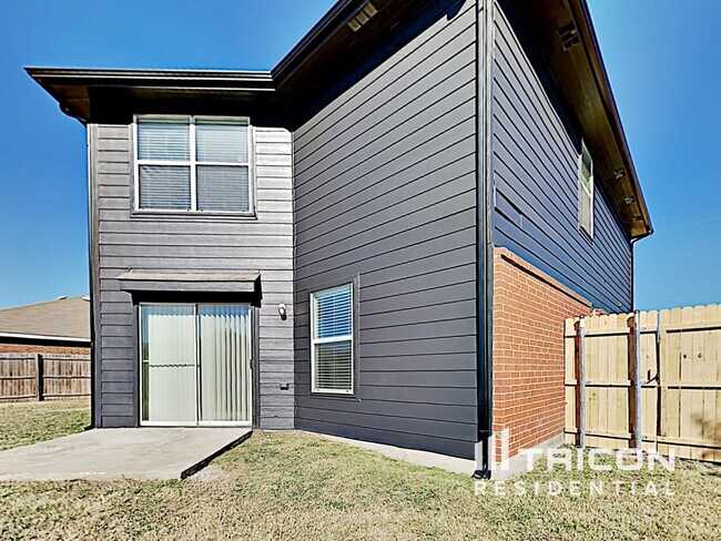 Building Photo - 208 Vivian Dr