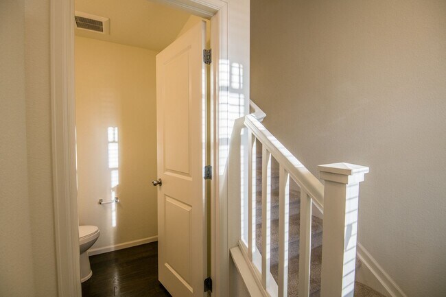 Building Photo - 2 Bedroom 2 1/2 Bath in Mosaic