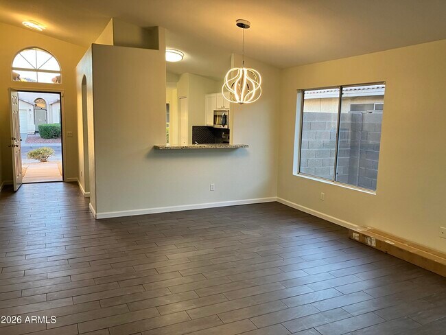 Building Photo - 2240 E Aire Libre Ave