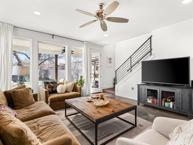 Building Photo - 3711 Garden Villa Ln