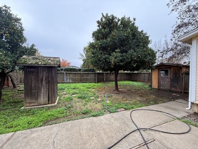 Building Photo - 3 Bedroom 1.5 Bath Downtown Dixon *STAR RENTALS