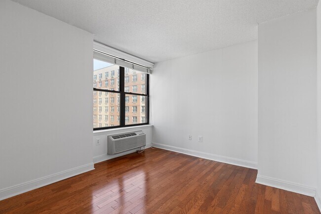 Building Photo - 4301 Park Ave