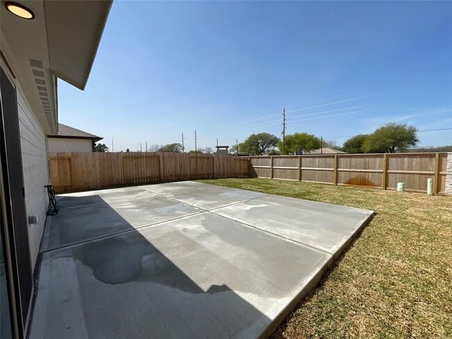 Building Photo - 21611 Desert Lilly Rd
