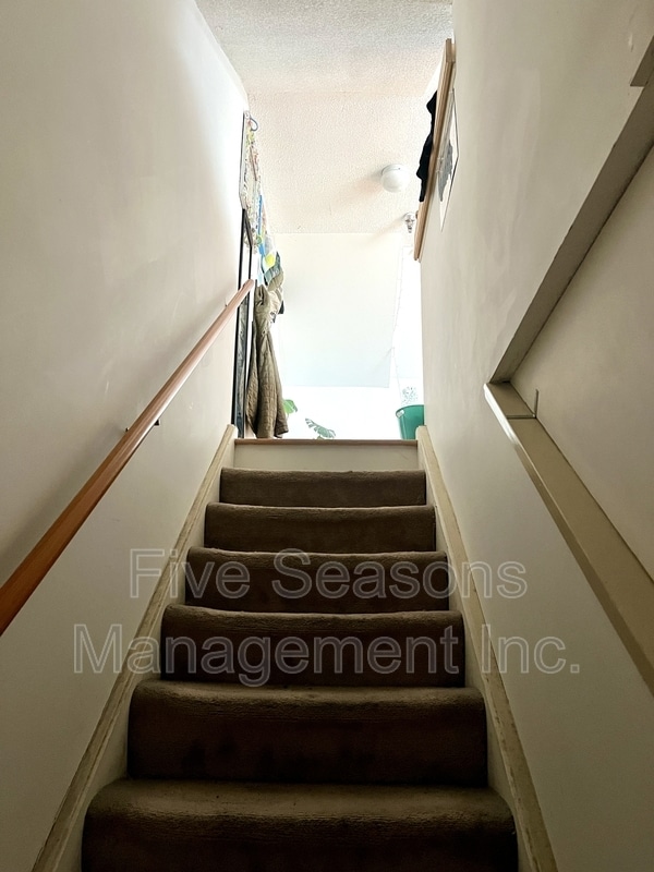 Building Photo - 115-7 North Winooski Avenue - 7