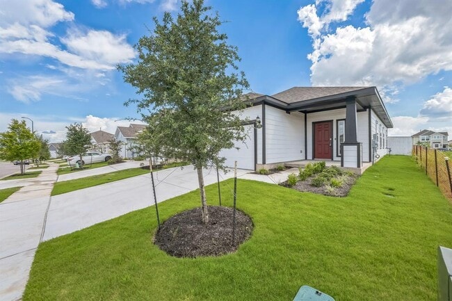 Building Photo - 107 Honeybee Ln