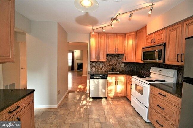 Building Photo - 114 Barnsfield Ct