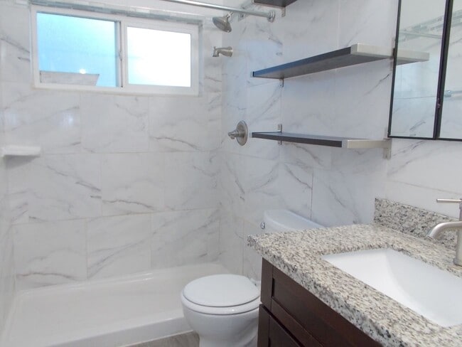 Building Photo - 6208 Ilanos Ln