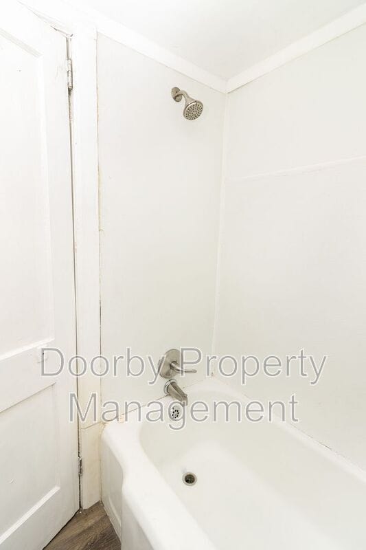 Building Photo - 910 S Crest