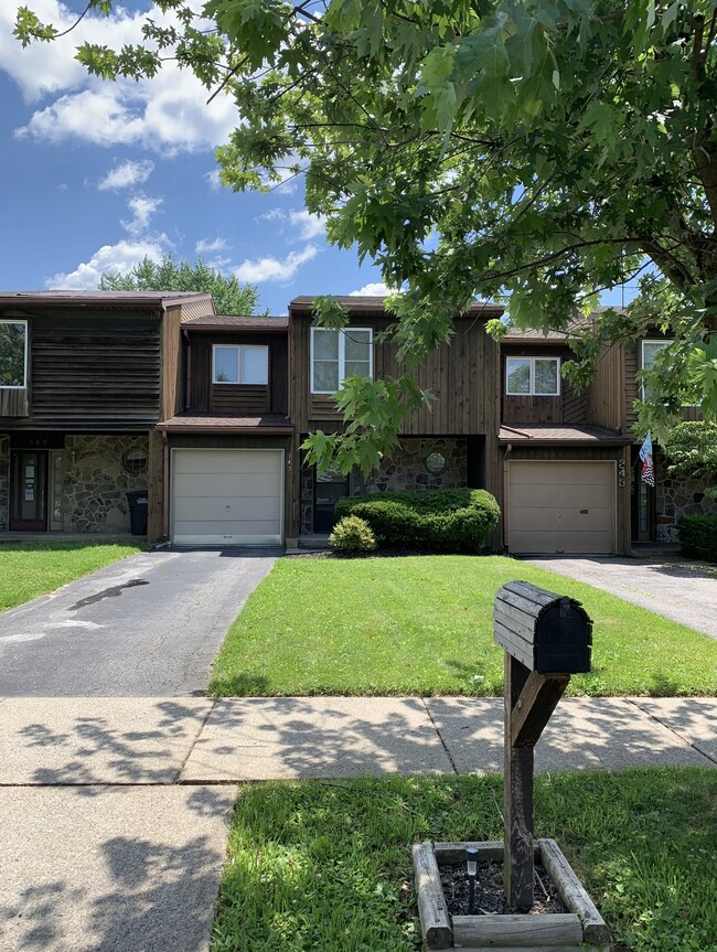 Building Photo - 345 Tamarack Dr